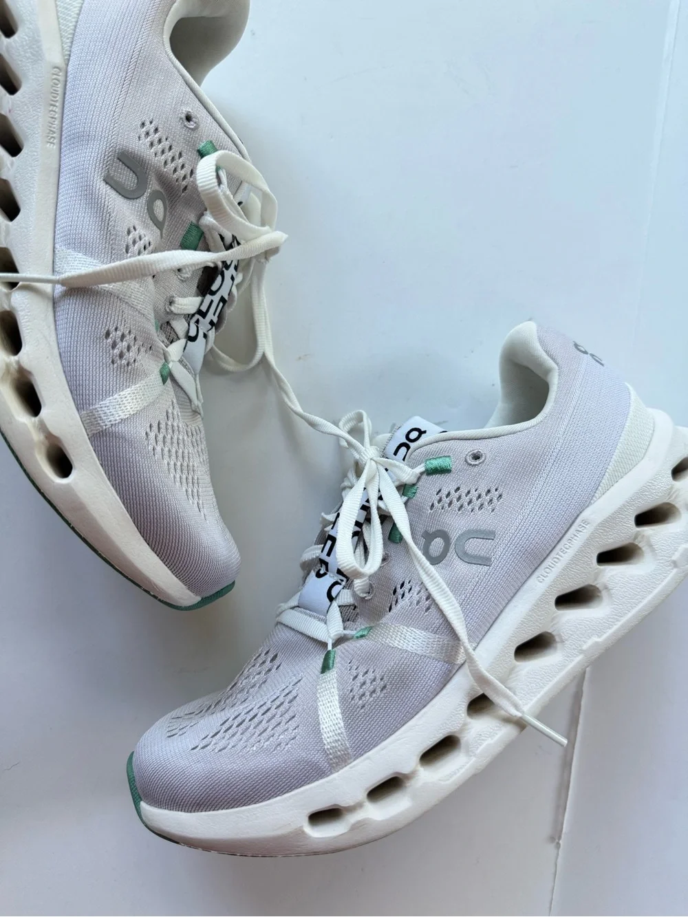 On Running Cloudsurfer Sneaker